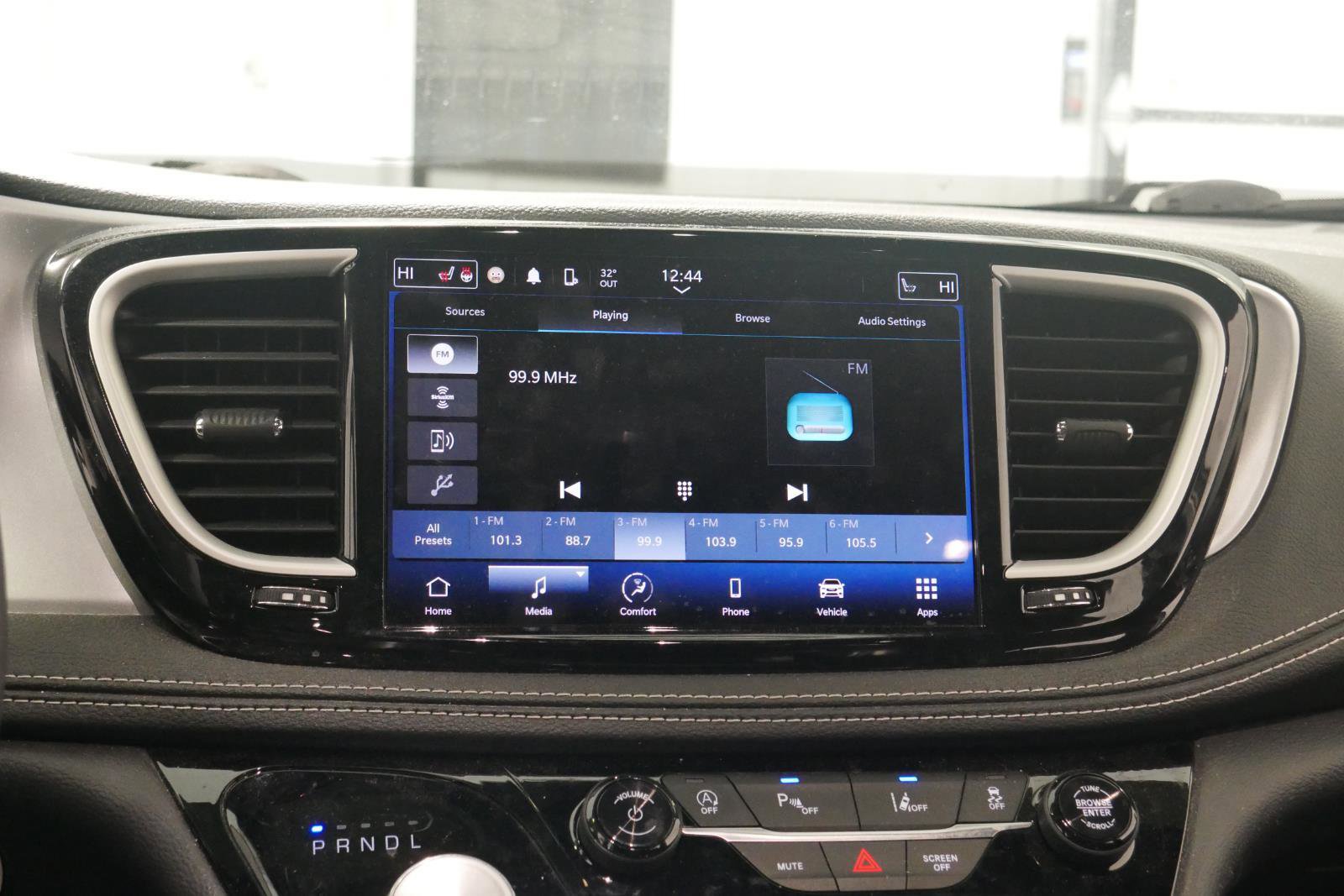 Used 2023 Chrysler Pacifica Touring-L w/ S Appearance Package image 22