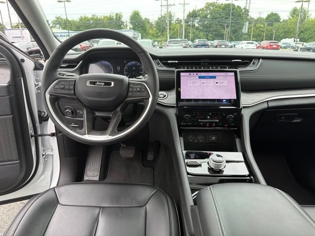 Used 2023 Jeep Grand Cherokee L Limited AWD/4WD image 18