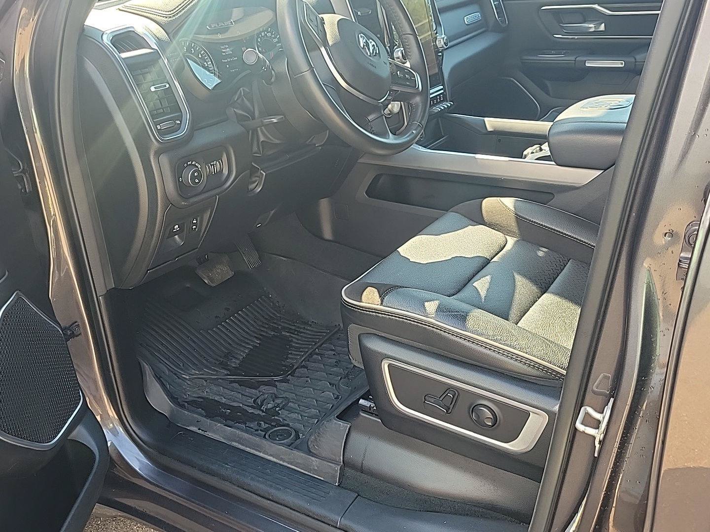 Used 2023 RAM 1500 Laramie AWD/4WD image 3