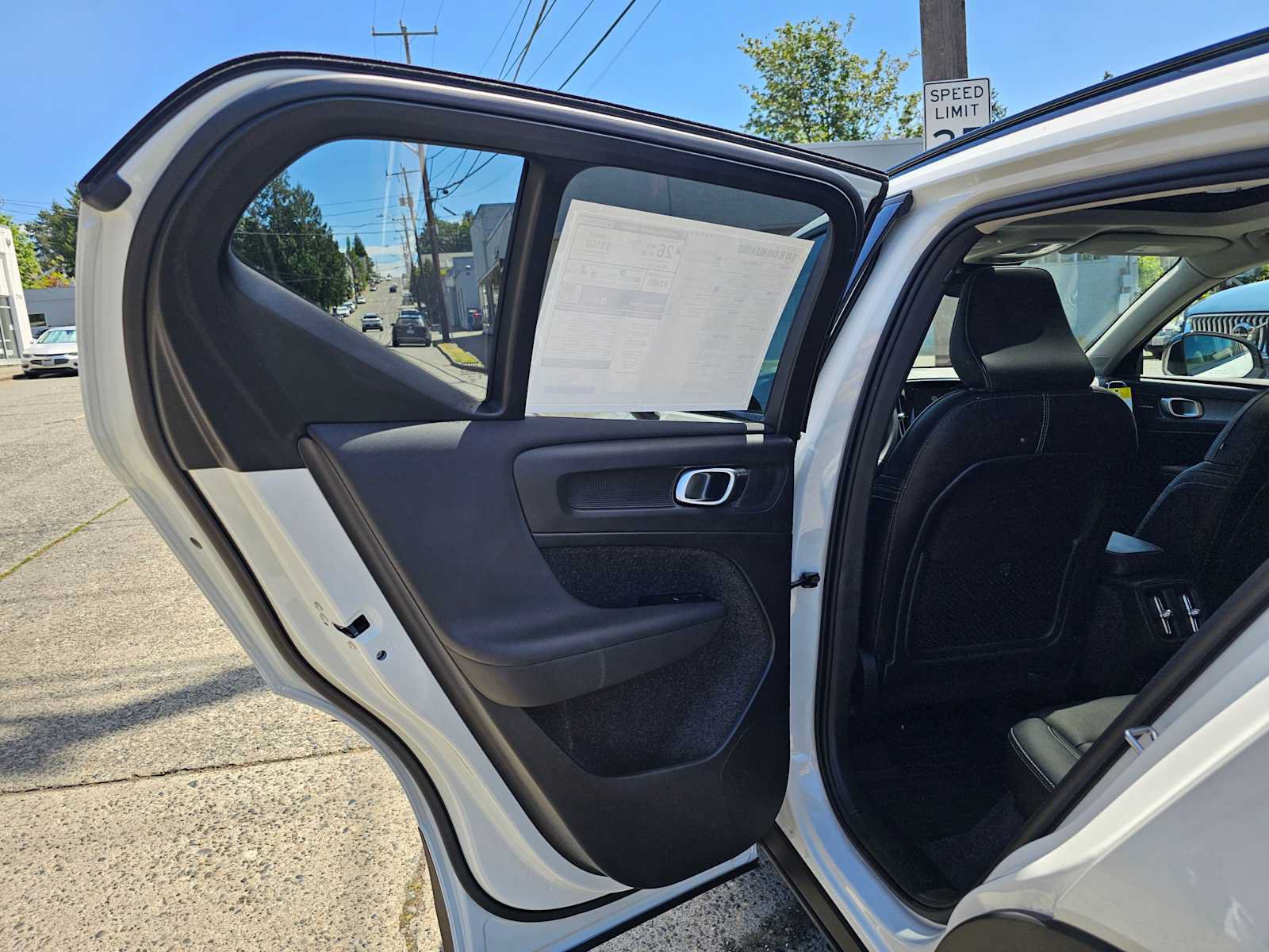 New 2026 Volvo XC40 B5 Plus w/ Climate Package AWD/4WD image 17