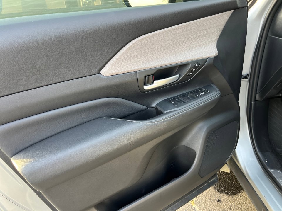 Used 2024 Toyota Grand Highlander Limited image 32