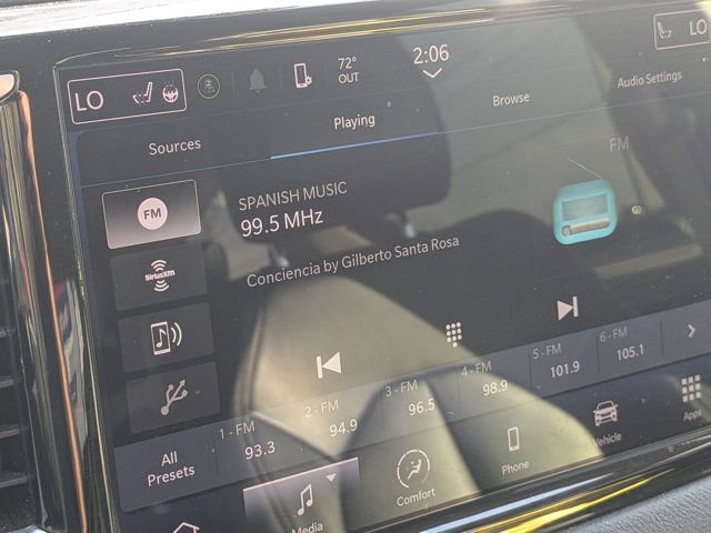 Used 2023 Chrysler Pacifica Touring-L image 17