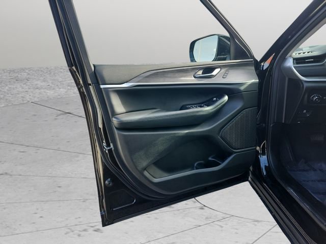 Used 2023 Jeep Grand Cherokee L Limited image 36