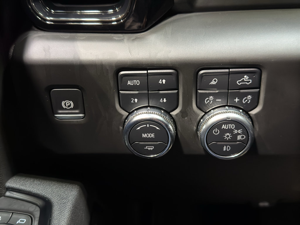 Used 2025 GMC Sierra 1500 AT4 w/ AT4 Premium Package AWD/4WD image 38