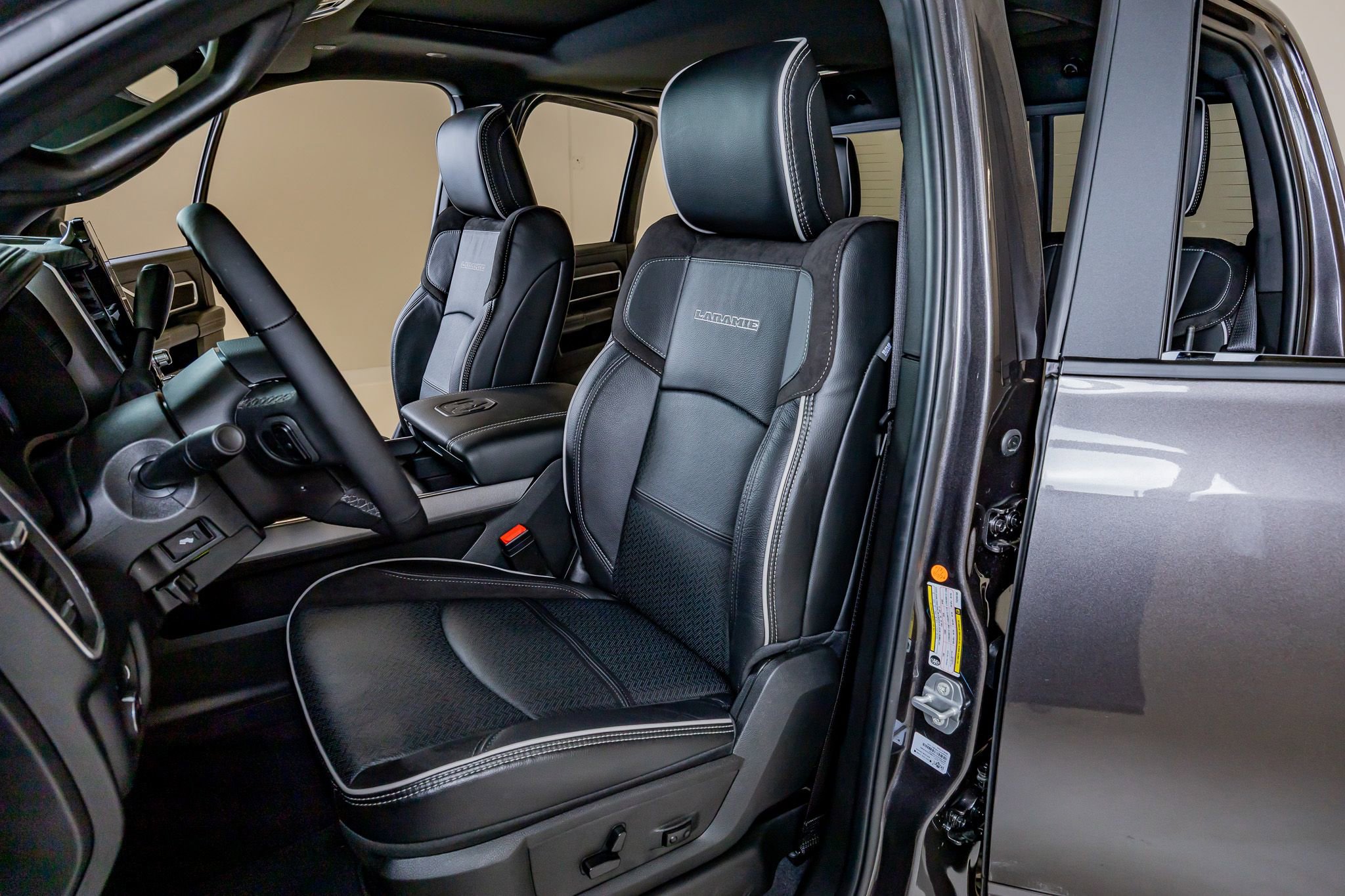 Used 2026 RAM 3500 Laramie image 31