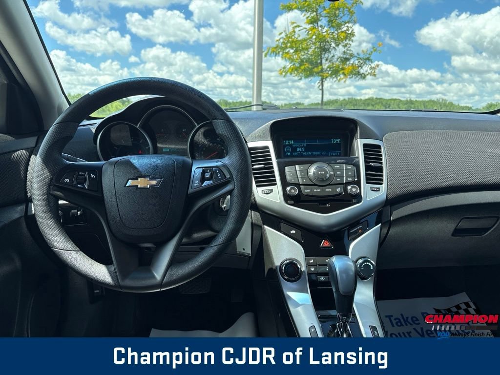 Used 2015 Chevrolet Cruze LT FWD image 2