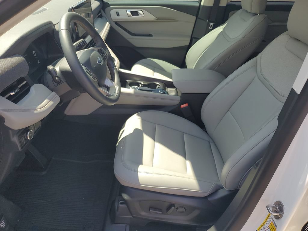 Used 2026 Ford Explorer Active w/ Active Comfort Package RWD image 5