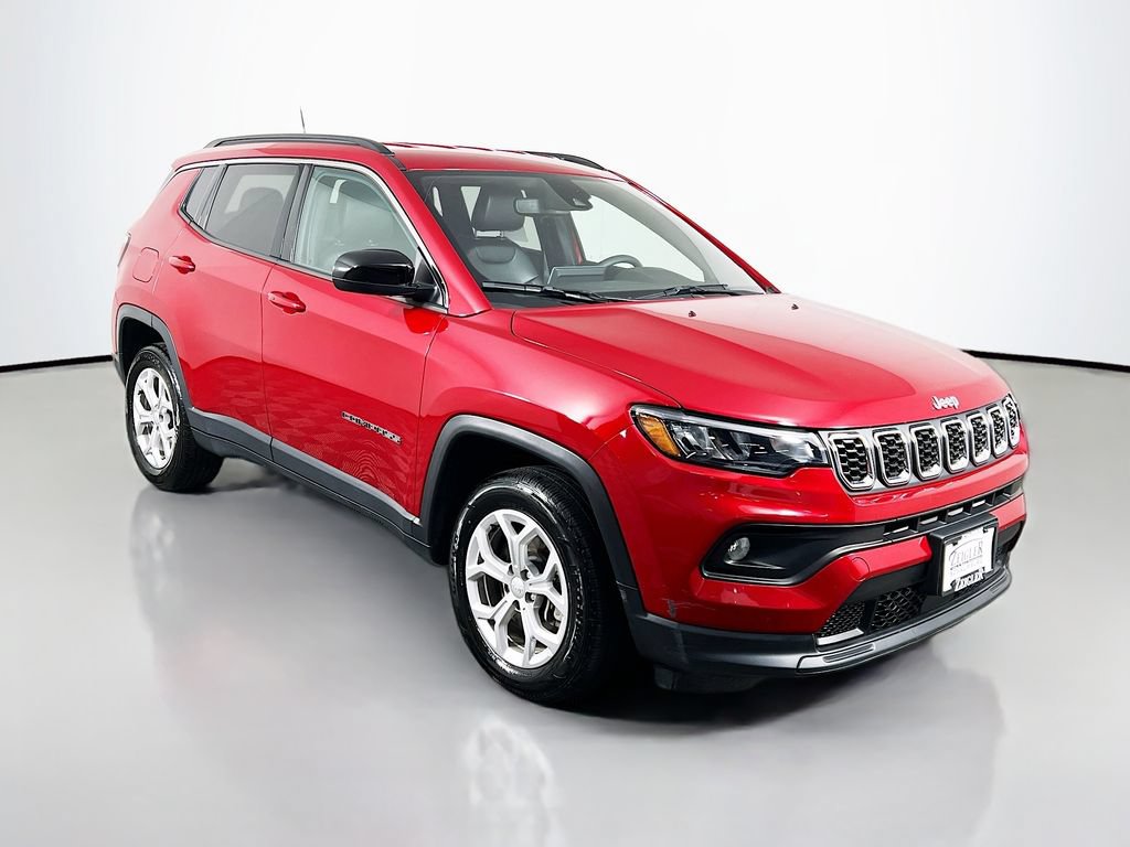 Used 2024 Jeep Compass Latitude AWD/4WD image 1