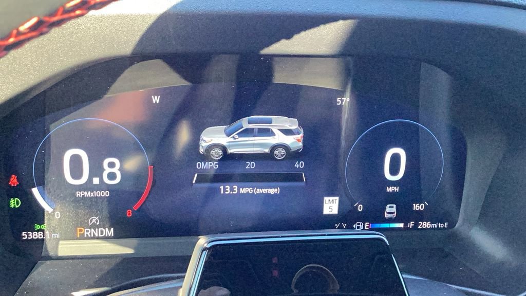 Used 2025 Ford Explorer ST image 33