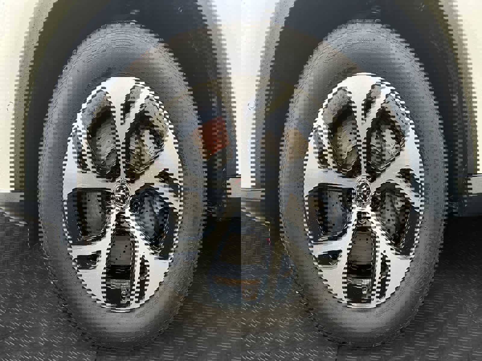 Used 2025 Mercedes-Benz GLC 350e 4MATIC image 16