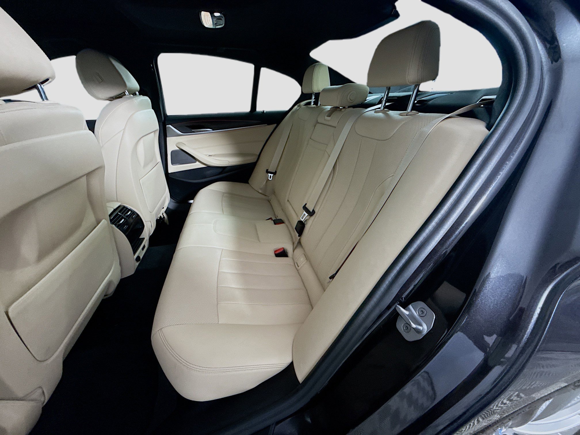 Used 2023 BMW 540i w/ Premium Package image 25