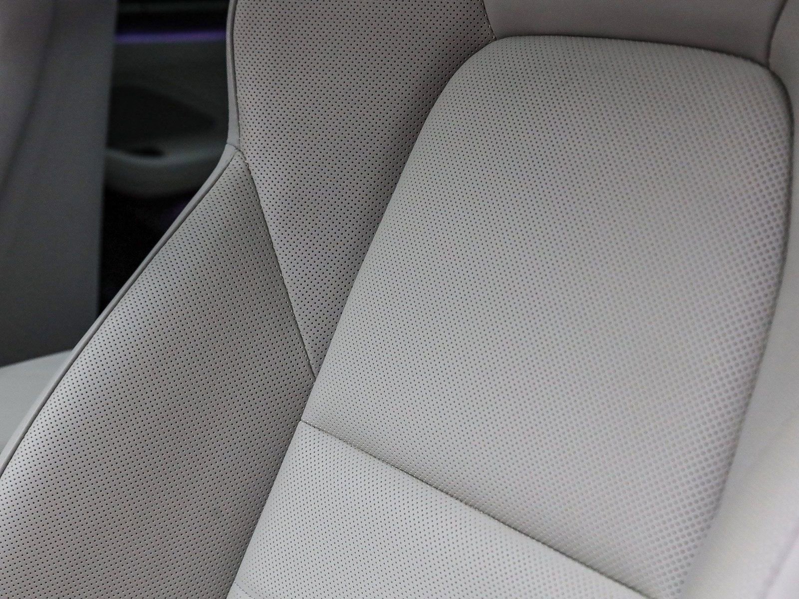 Certified 2025 Porsche Macan Electric image 26