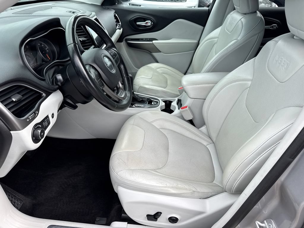 Used 2019 Jeep Cherokee Limited FWD image 25