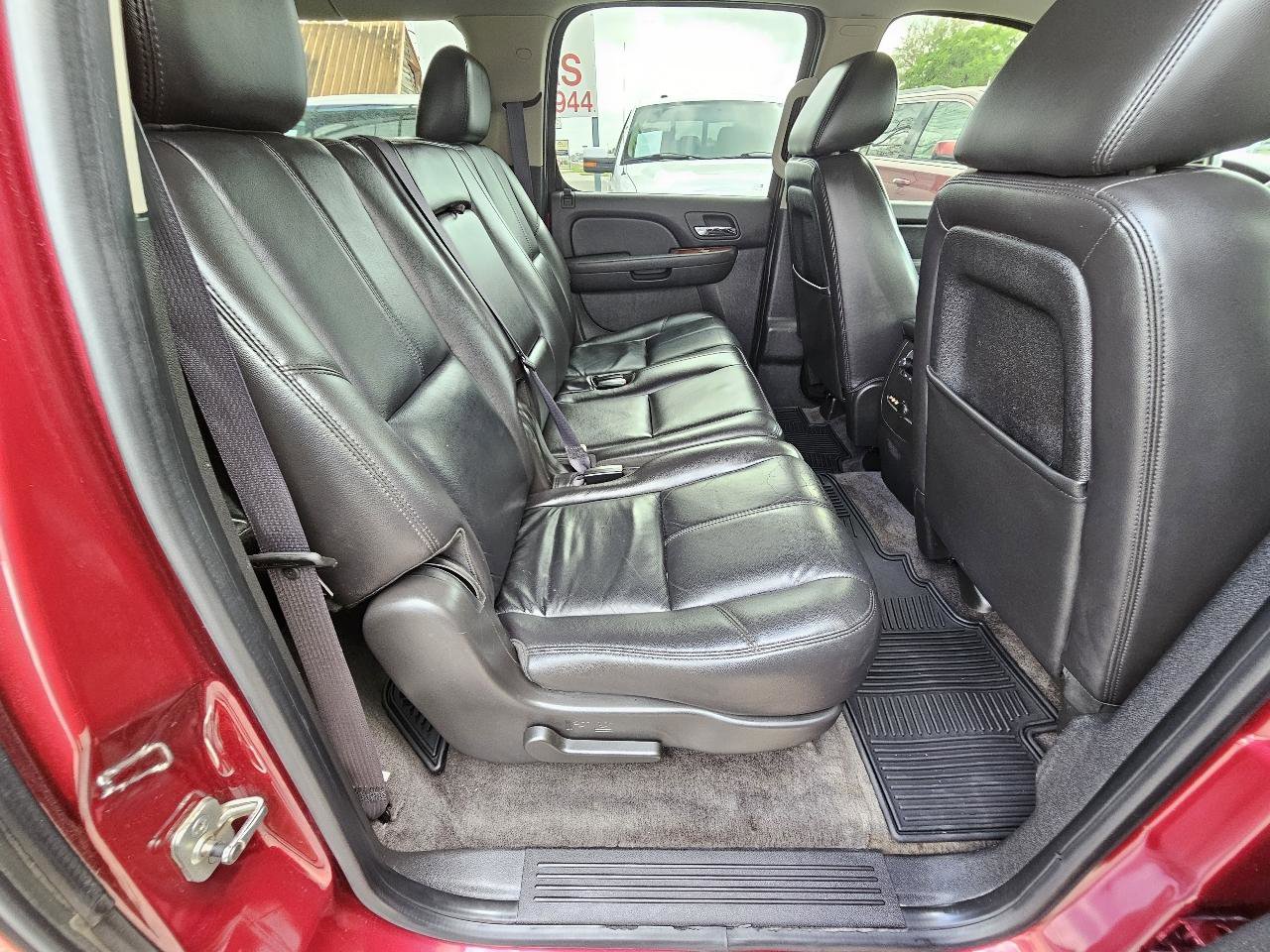 Used 2011 Chevrolet Suburban LT image 28