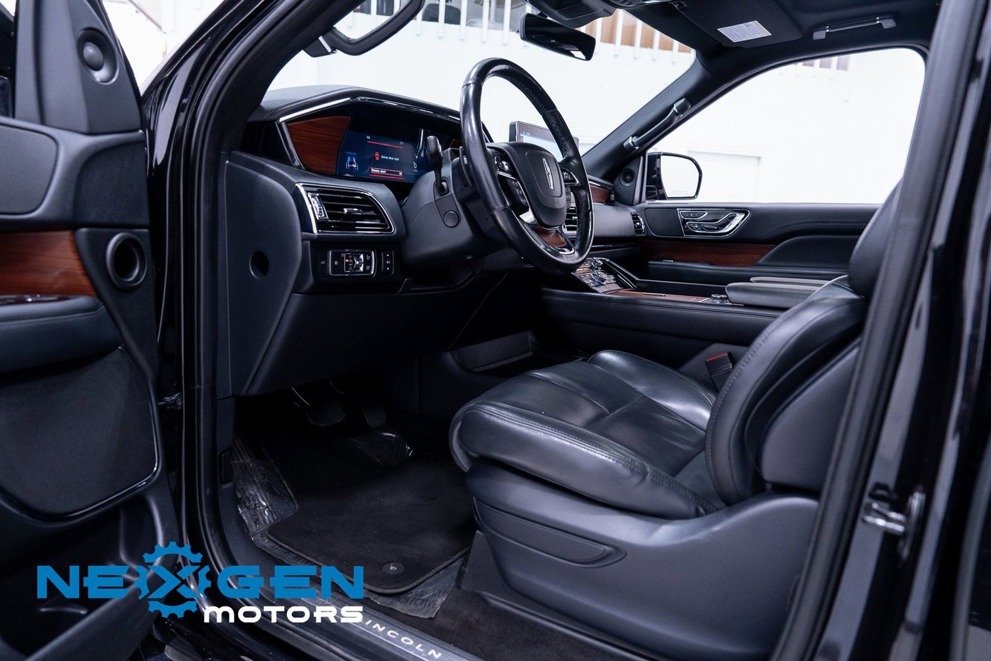 Used 2022 Lincoln Navigator Reserve image 23