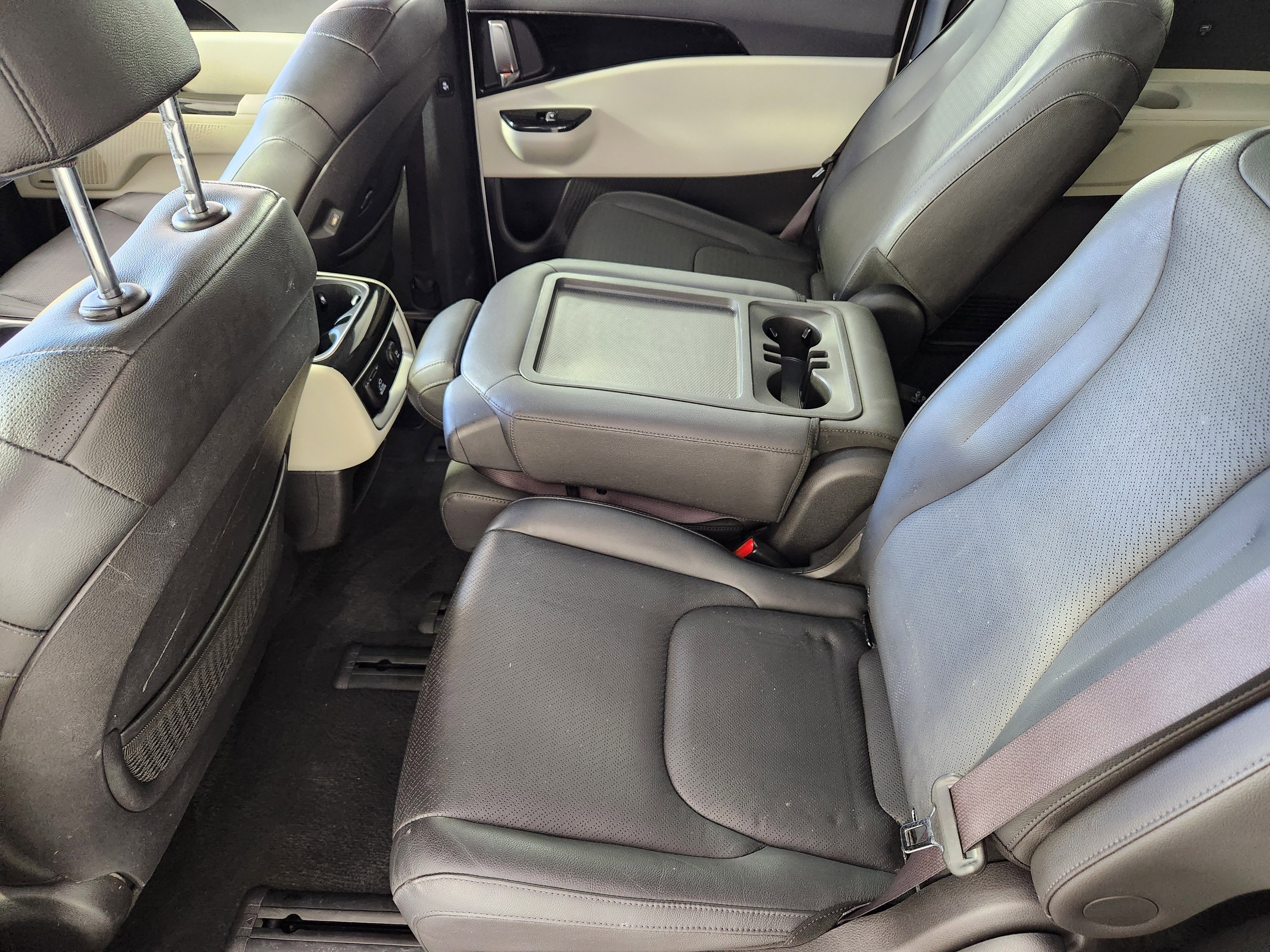 Used 2023 Kia Carnival SX Prestige FWD image 14