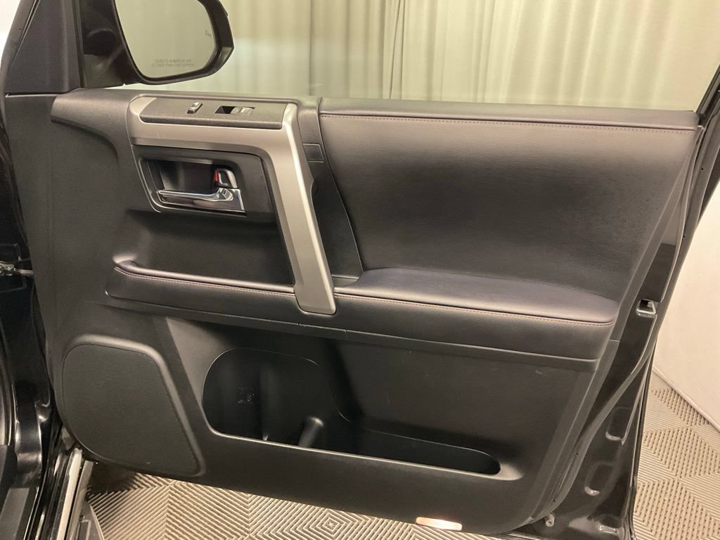 Used 2022 Toyota 4Runner Limited AWD/4WD image 27