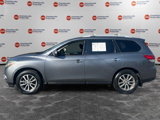 Used 2016 Nissan Pathfinder SV image 2