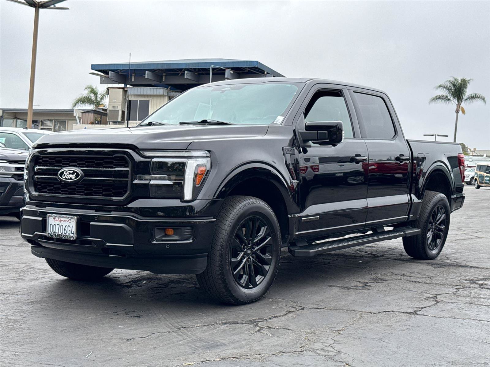 Used 2025 Ford F150 Lariat w/ Equipment Group 501A Mid AWD/4WD image 4