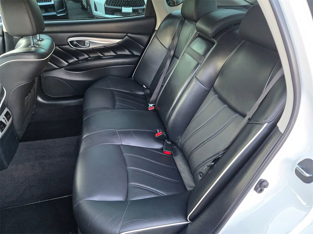 Used 2018 INFINITI Q70 L 3.7 image 10
