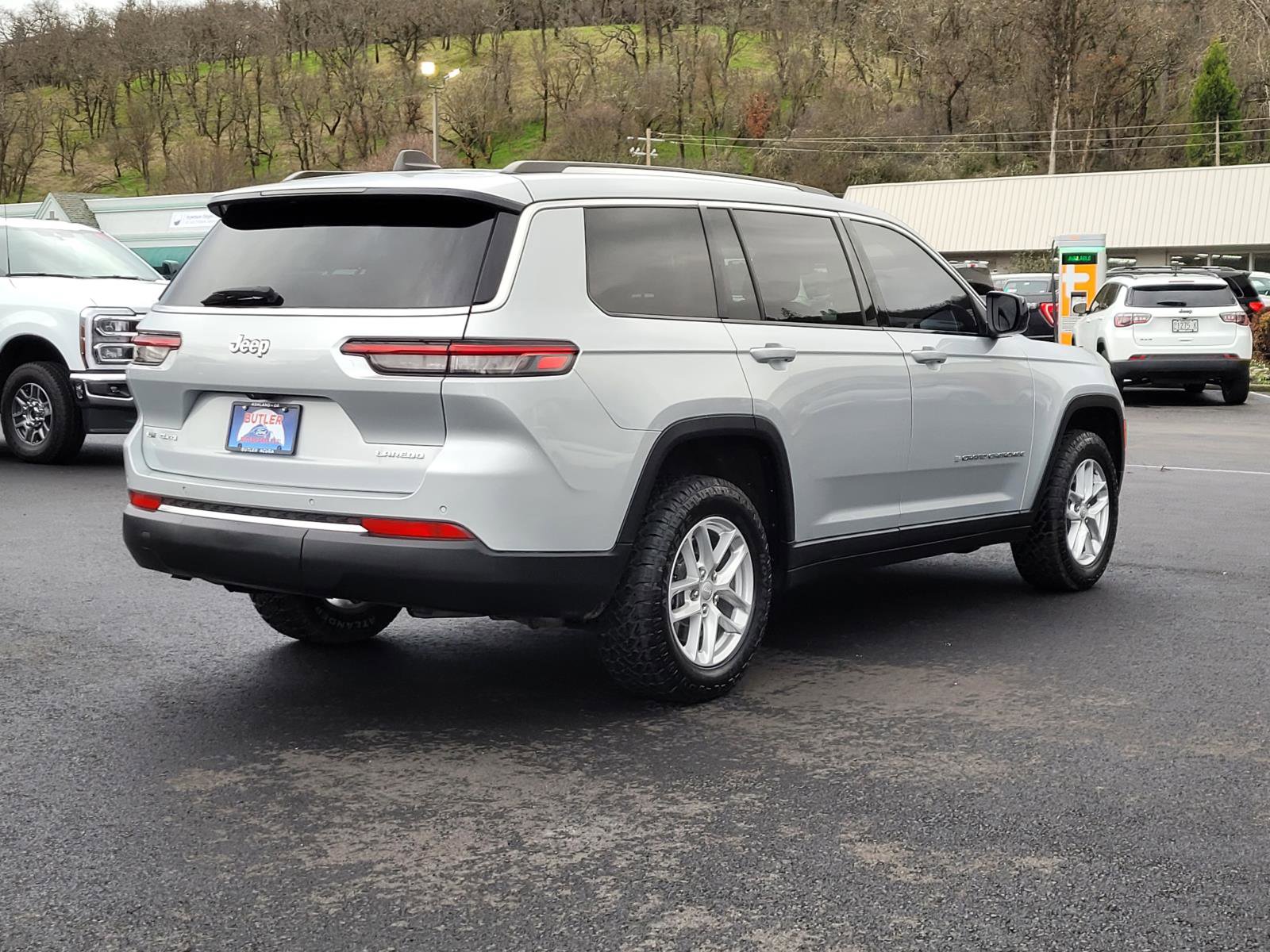 Used 2022 Jeep Grand Cherokee L Laredo w/ Luxury Tech Group I image 5