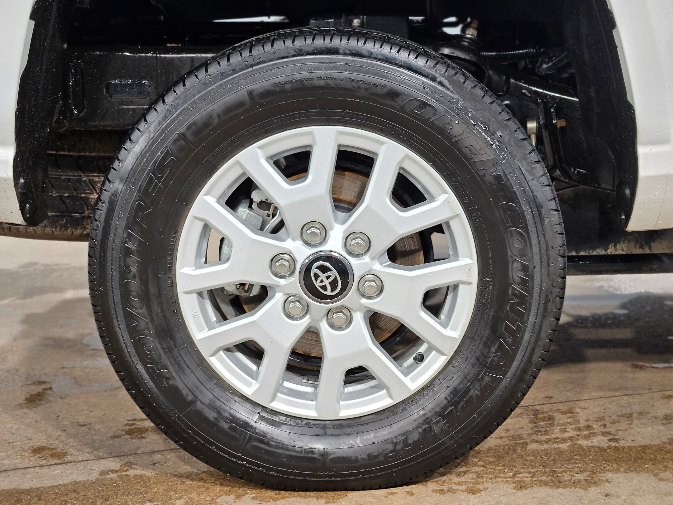 Used 2025 Toyota Tacoma SR5 AWD/4WD image 17