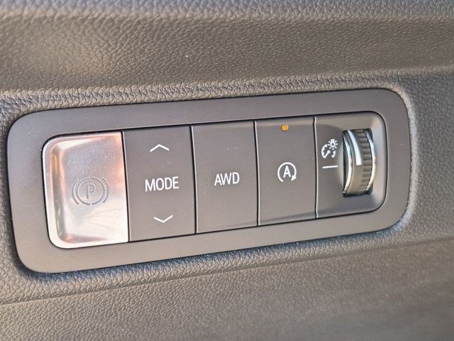 Used 2025 Chevrolet Traverse LT w/ Driver Confidence Package AWD/4WD image 25