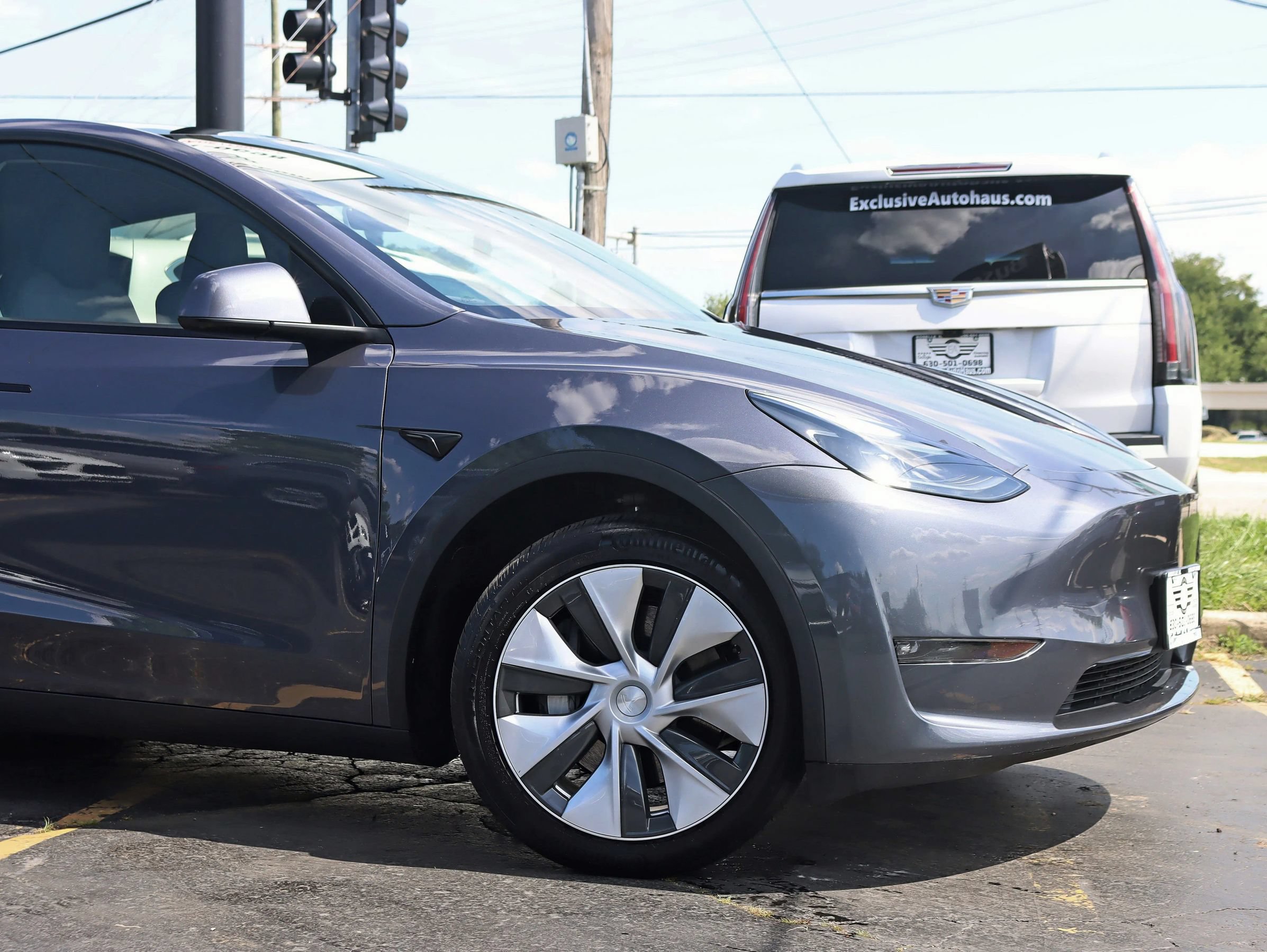 Used 2023 Tesla Model Y Long Range AWD/4WD image 3