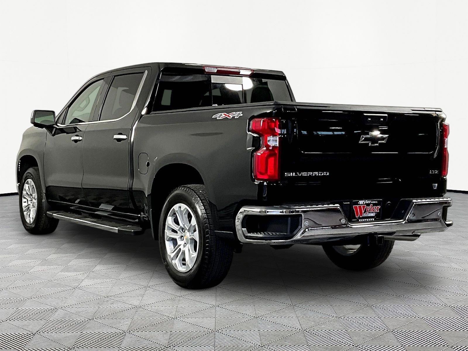 Used 2024 Chevrolet Silverado 1500 LTZ w/ LTZ Premium Package AWD/4WD image 4