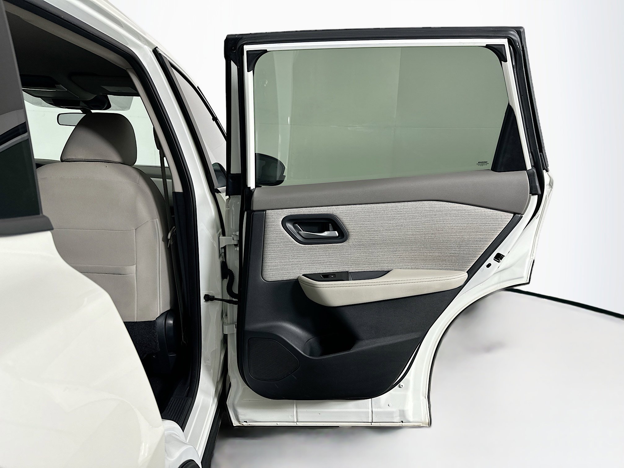 Used 2023 Nissan Rogue SV image 29