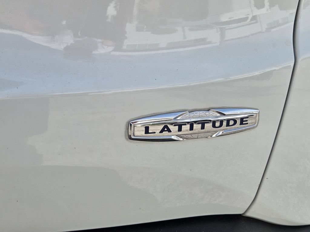 Certified 2022 Jeep Renegade Latitude w/ Convenience Group AWD/4WD image 11