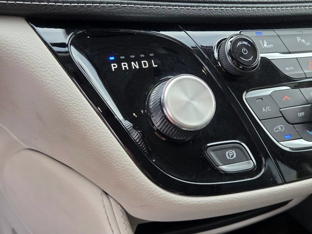 Used 2023 Chrysler Pacifica Limited FWD image 25