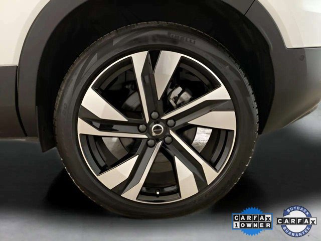 Used 2025 Volvo XC40 B5 Plus image 30