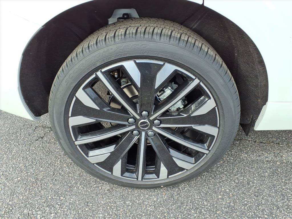 New 2026 Volvo XC60 B5 Ultra w/ Protection Package Premier AWD/4WD image 7