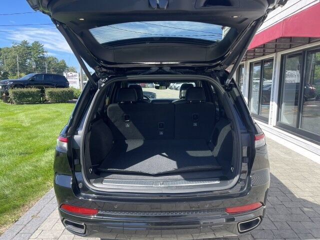 Used 2025 Jeep Grand Cherokee Summit w/ Obsidian Package AWD/4WD image 16