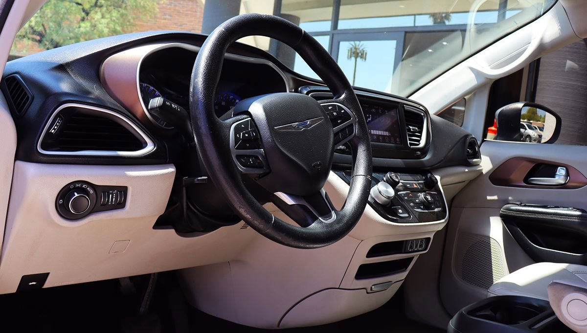 Used 2021 Chrysler Voyager Lxi FWD image 41