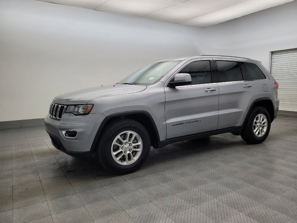 Used 2018 Jeep Grand Cherokee Laredo image 2