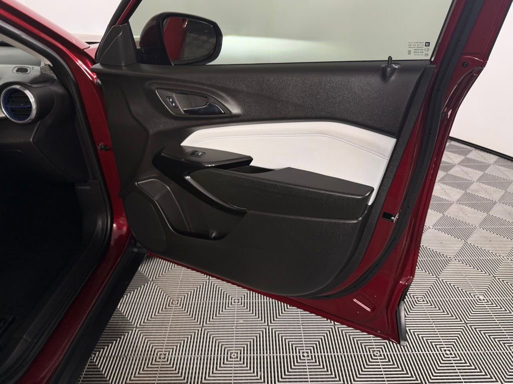 Used 2024 Chevrolet Trax LT w/ Driver Confidence Package image 36