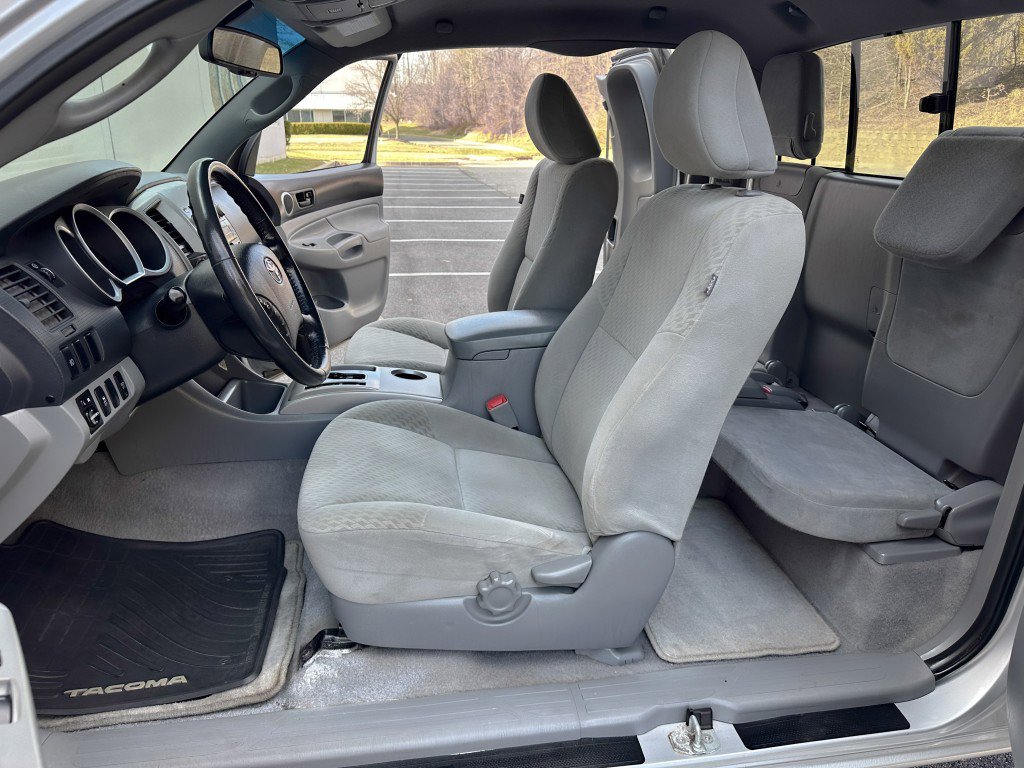 Used 2011 Toyota Tacoma w/ SR5 Pkg #2 image 16