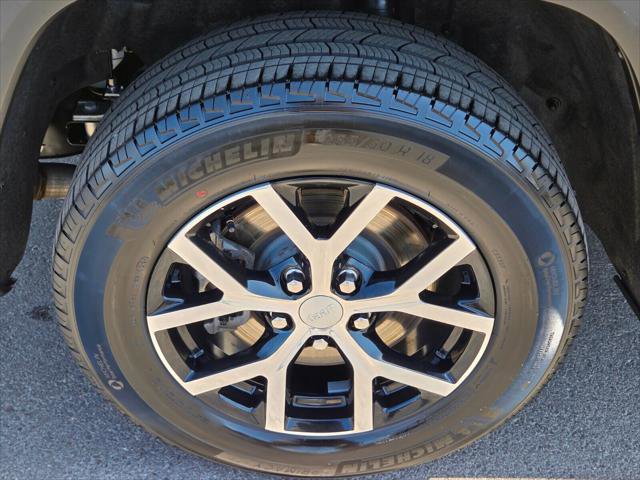 Certified 2024 Jeep Grand Cherokee L Limited w/ Luxury Tech Group II image 9