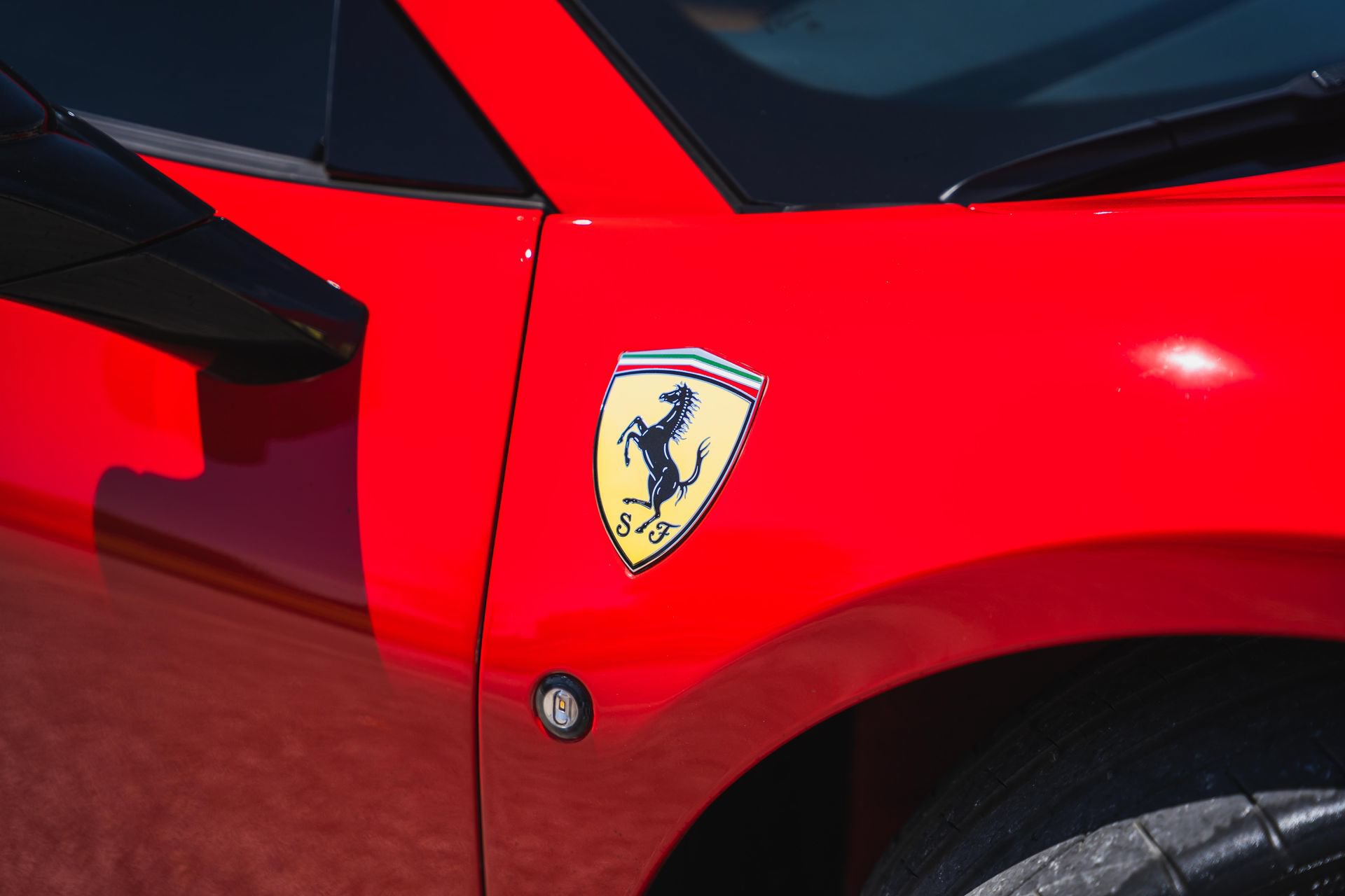 Used 2021 Ferrari F8 Tributo RWD image 32