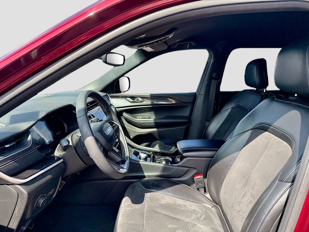 Used 2023 Jeep Grand Cherokee L Laredo image 10