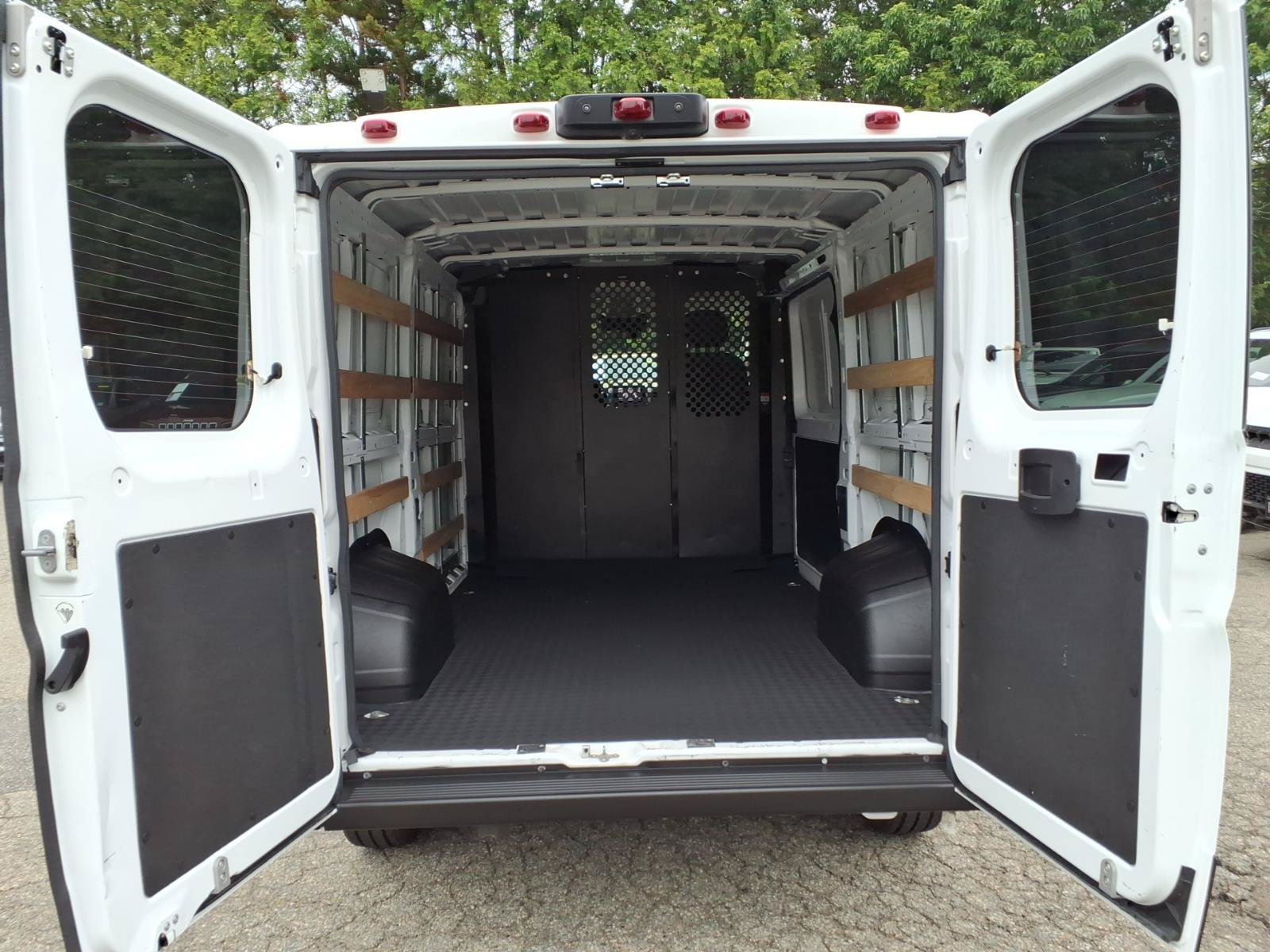 Used 2025 RAM ProMaster 2500 w/ U-Haul Equipment Group FWD image 8