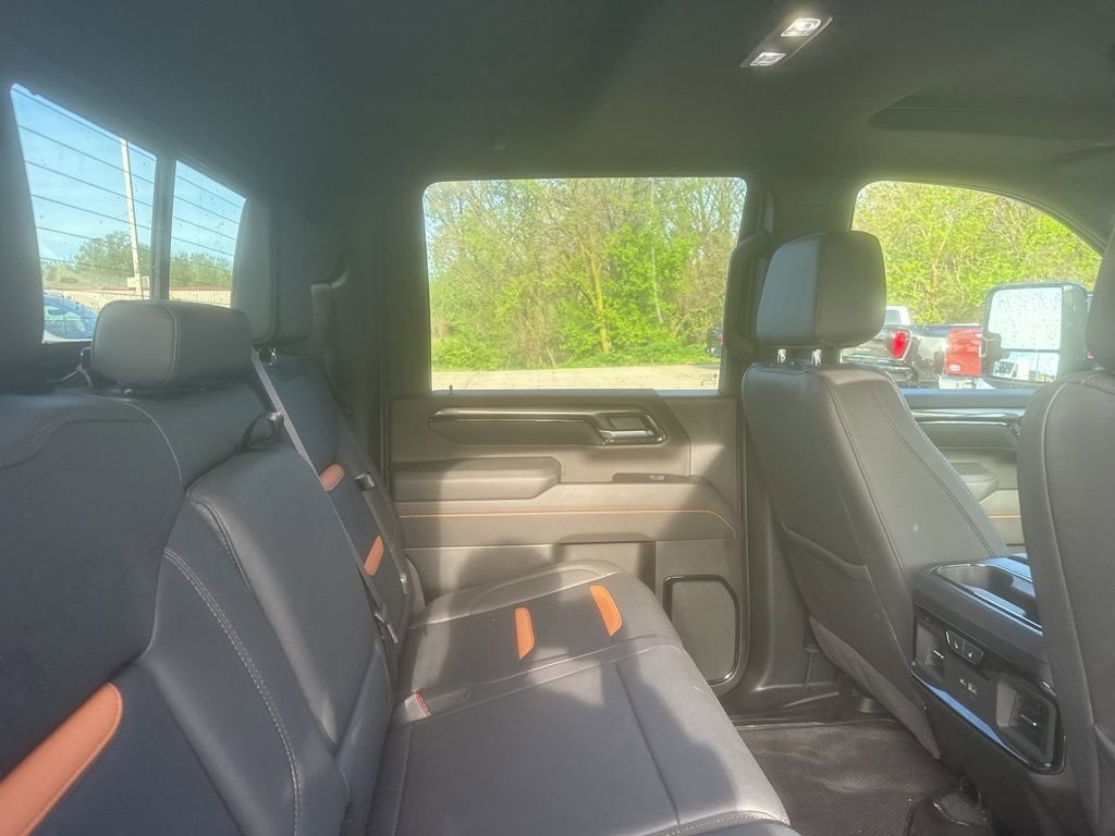 Used 2025 GMC Sierra 2500 AT4 w/ AT4 Premium Plus Package AWD/4WD image 11