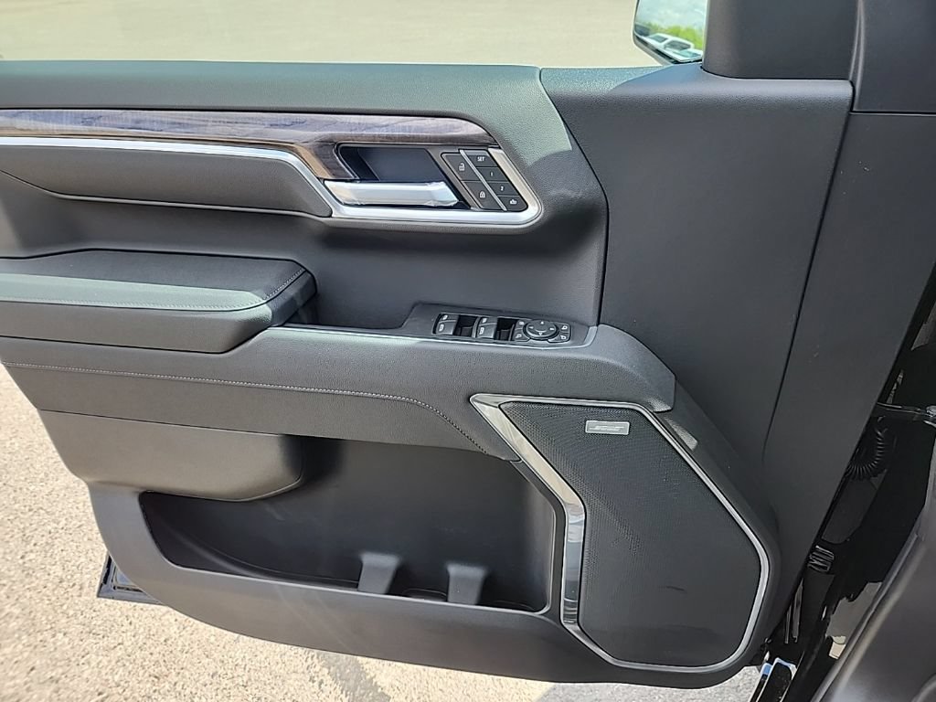 New 2026 Chevrolet Silverado 1500 LTZ w/ LTZ Premium Package AWD/4WD image 37