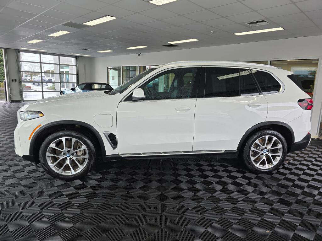 Used 2025 BMW X5 xDrive50e image 6