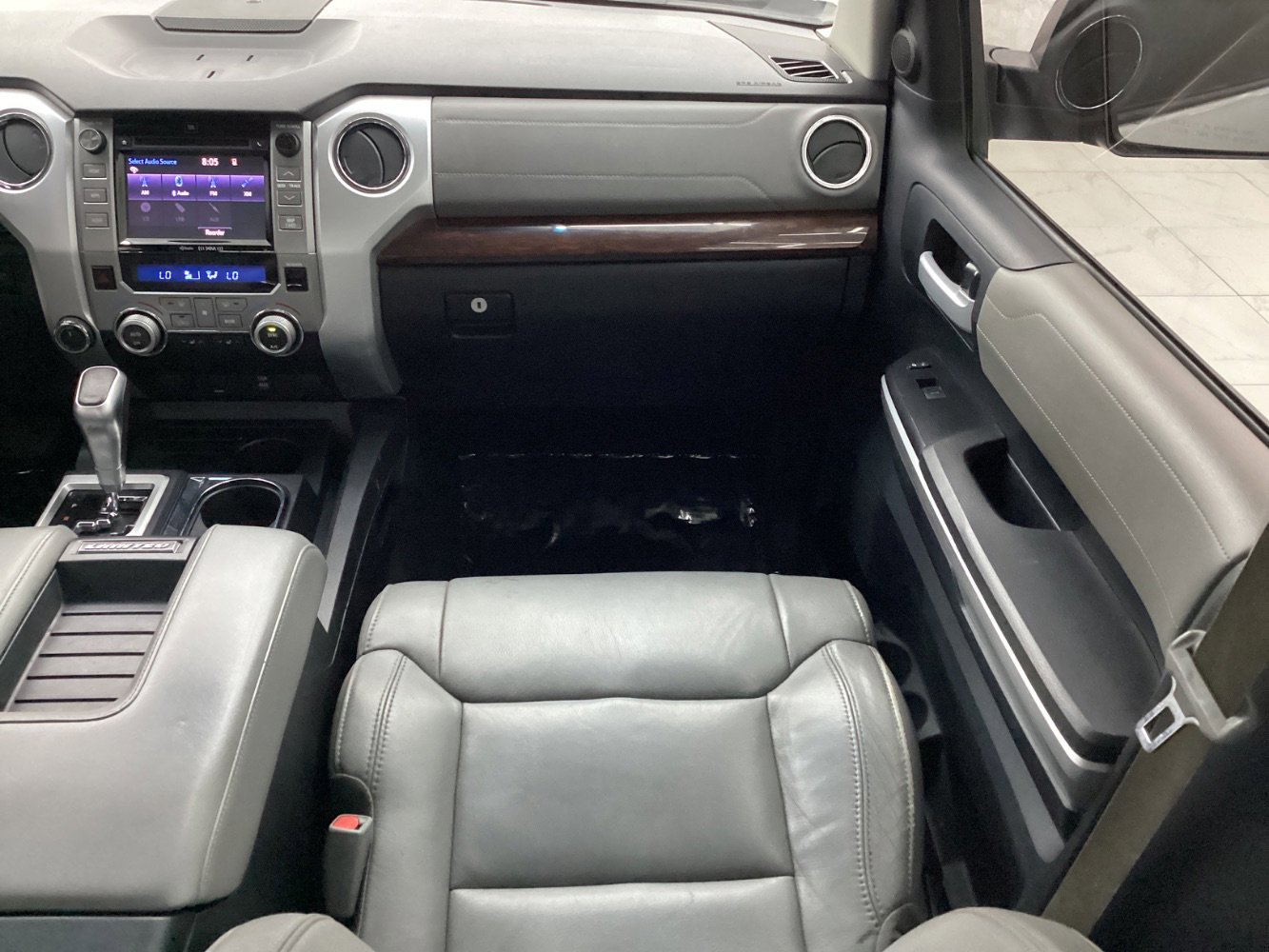 Used 2015 Toyota Tundra Limited w/ Limited Premium Package image 28