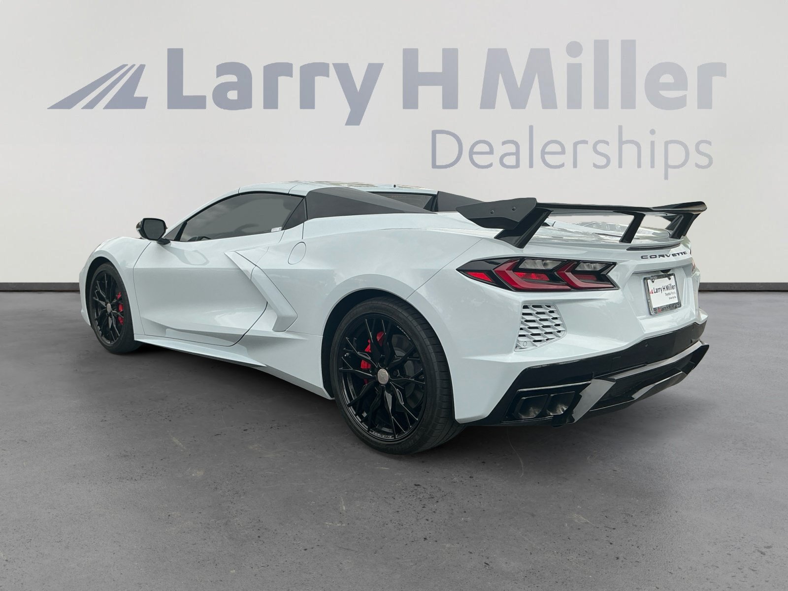 Used 2023 Chevrolet Corvette Stingray Premium Conv w/ Stealth Interior Trim Package RWD image 3