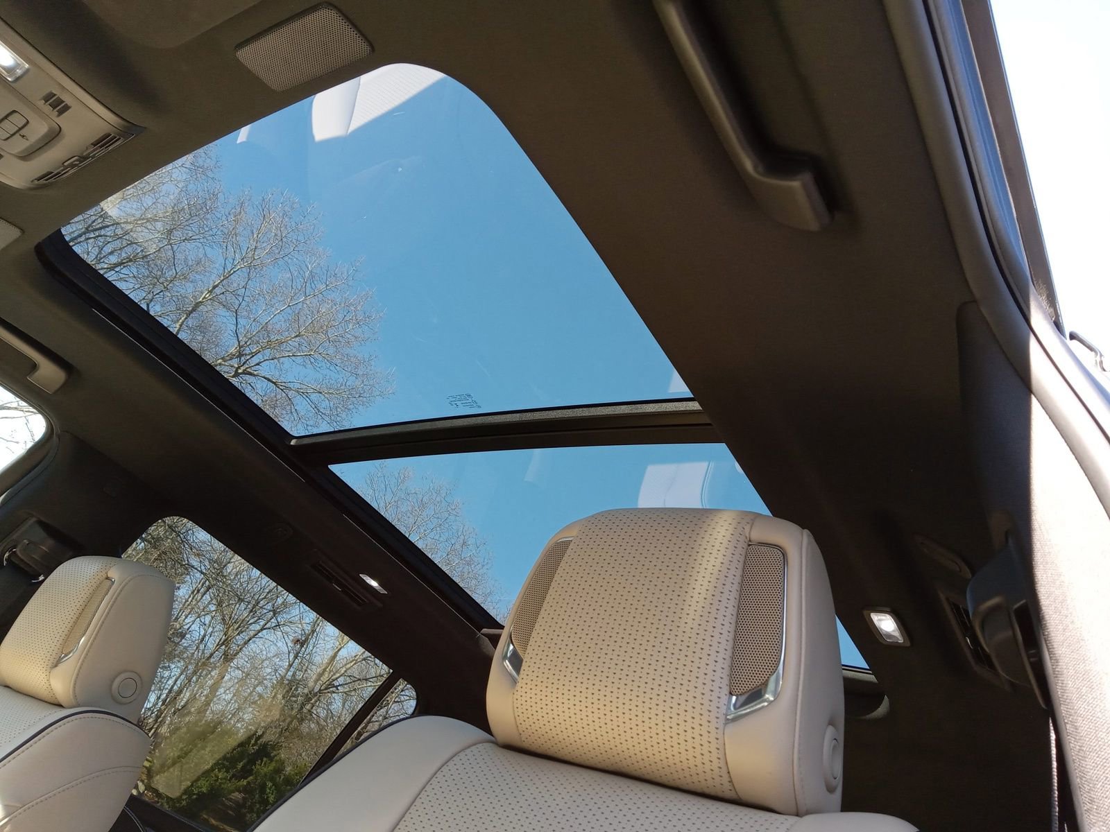 Used 2024 Cadillac Escalade ESV Premium Luxury AWD/4WD image 11