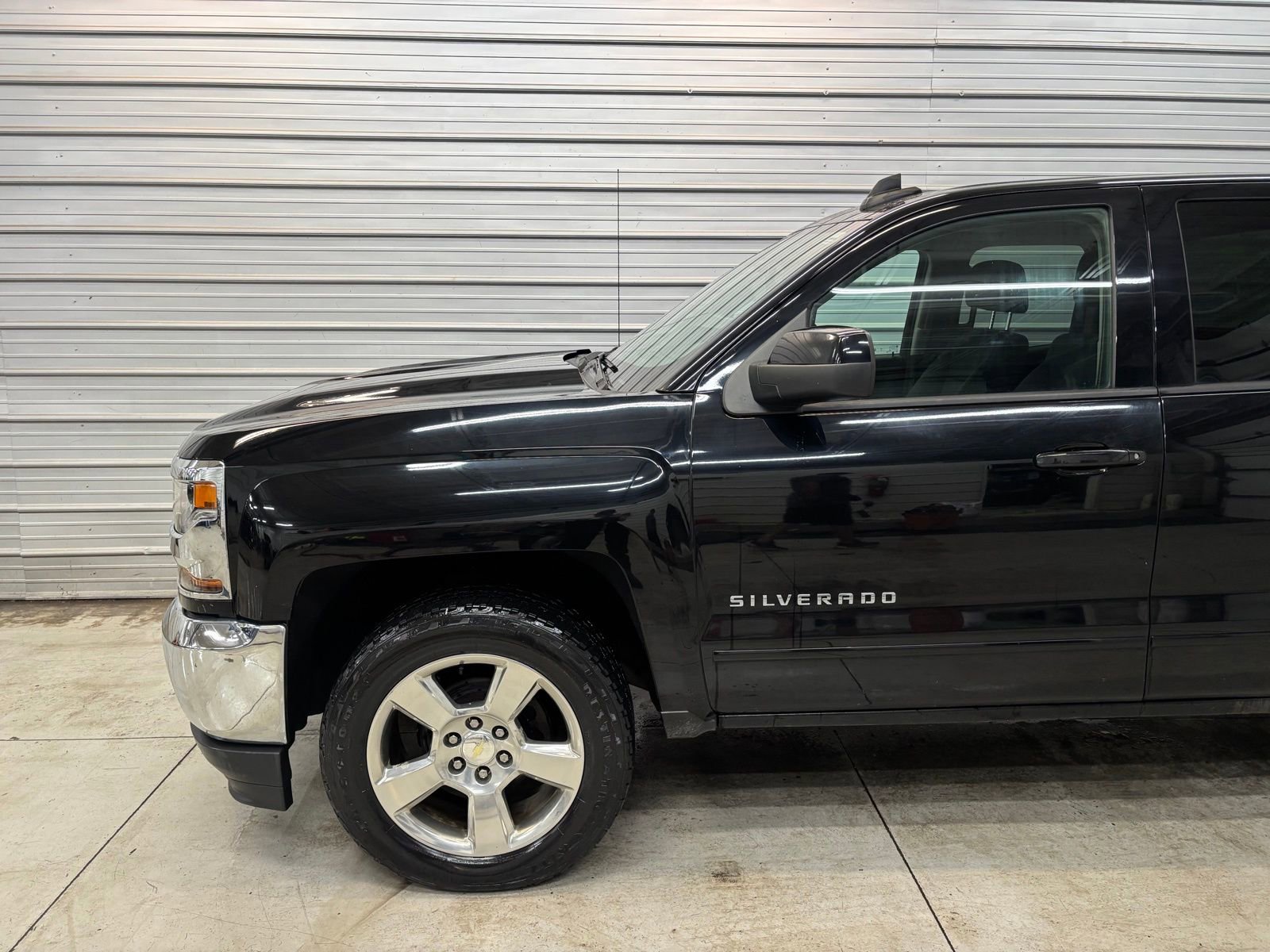 Used 2018 Chevrolet Silverado 1500 LT w/ All Star Edition image 3